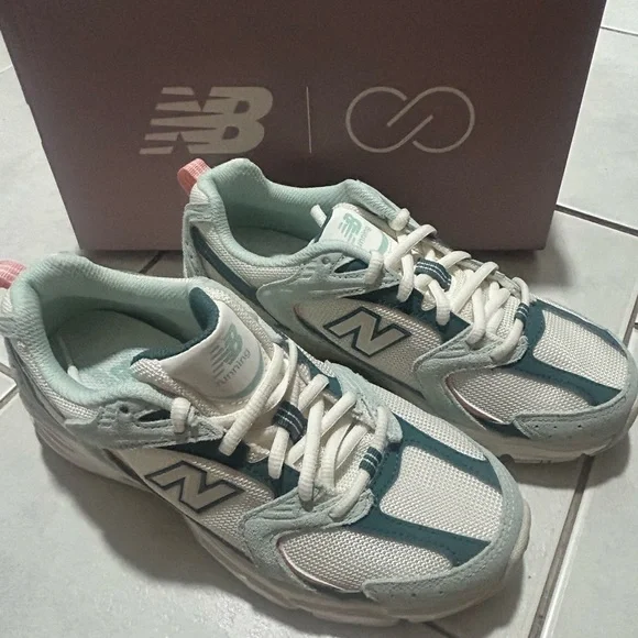 New Balance & CALIA Women's
530 Sneakers - Picture 5 of 7